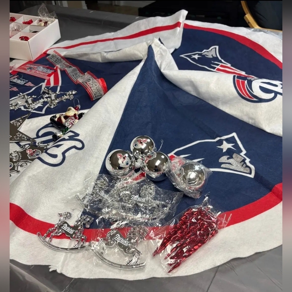 +100 Pieces Of NFL New England Patriots Themed Xmas Tree Ornaments.